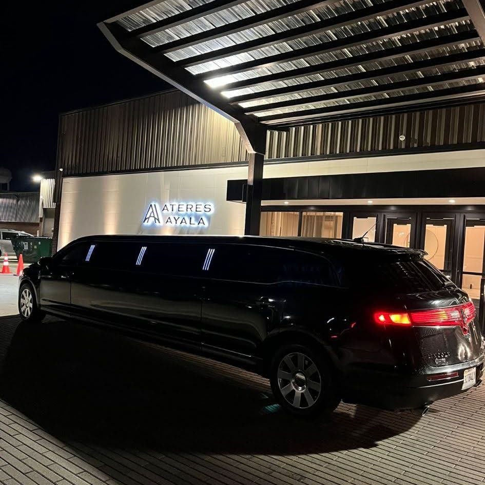Stretch Limousine - Up to 10 passengers - Chicago airport transfers